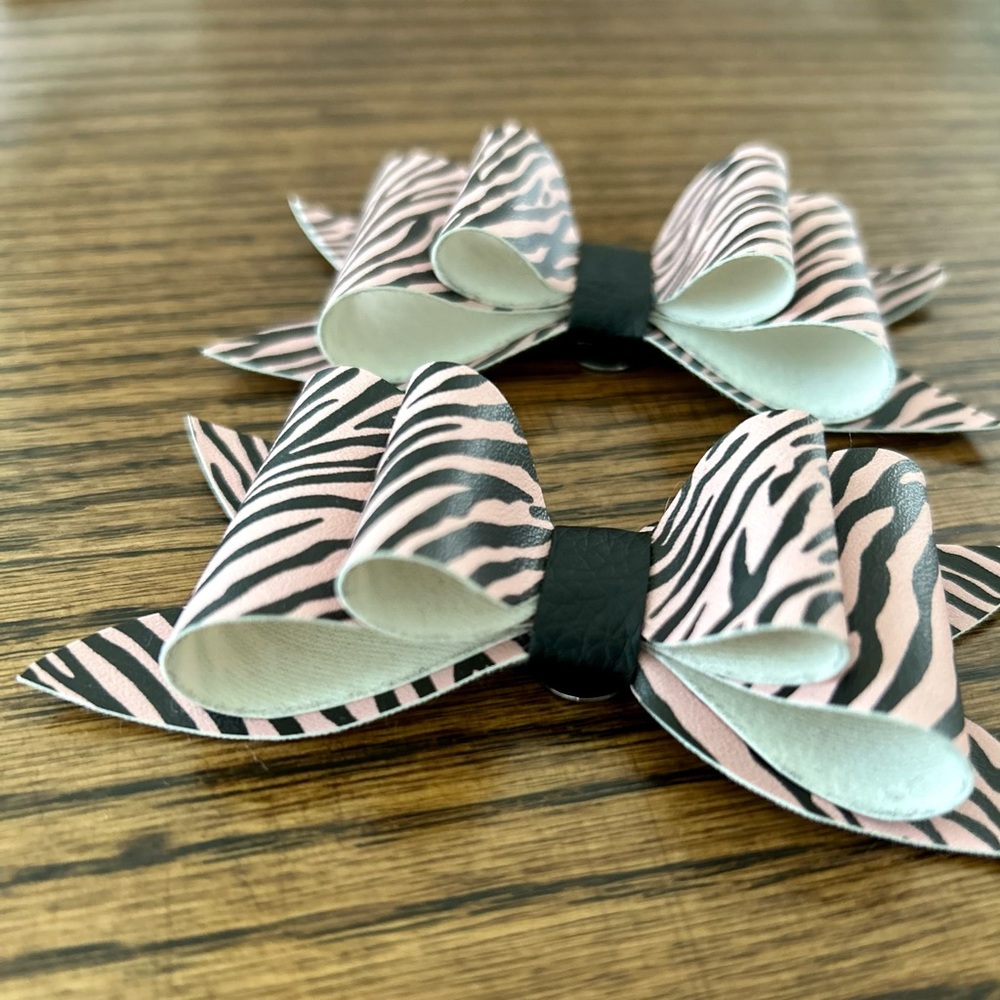 SOLD•Shoe Clips - Picture 2 of 3